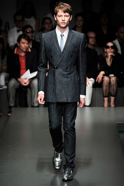 Look 18